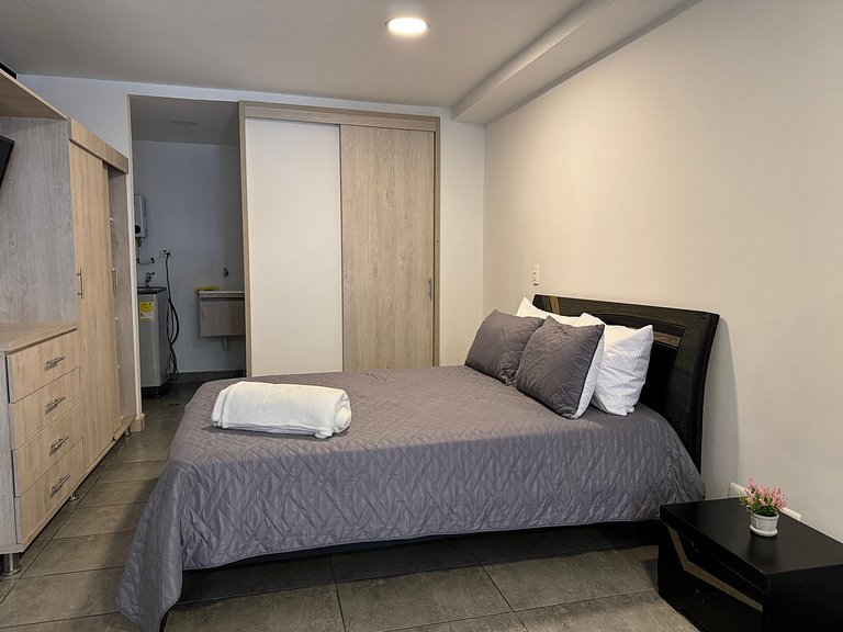Condo centrico/ cama Queen/ Wi-Fi