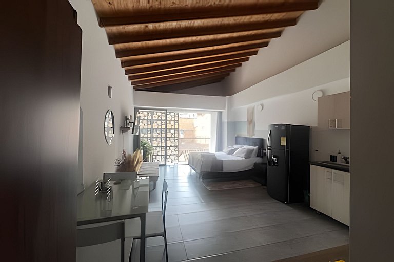 Cómodo y central loft con balcón