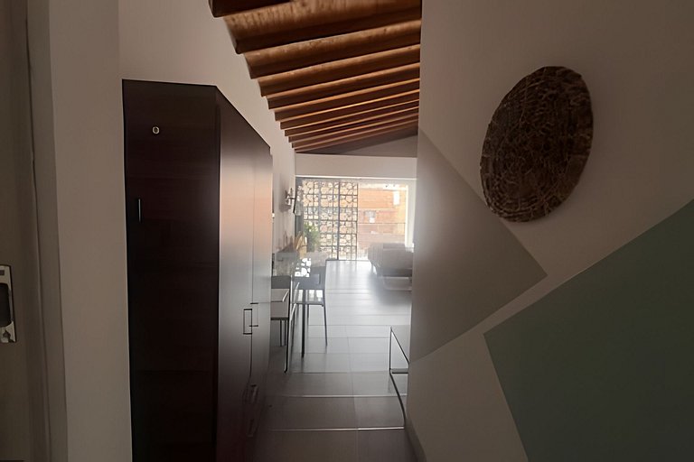 Cómodo y central loft con balcón