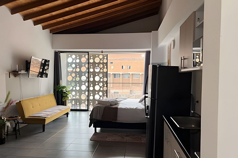 Cómodo y central loft con balcón