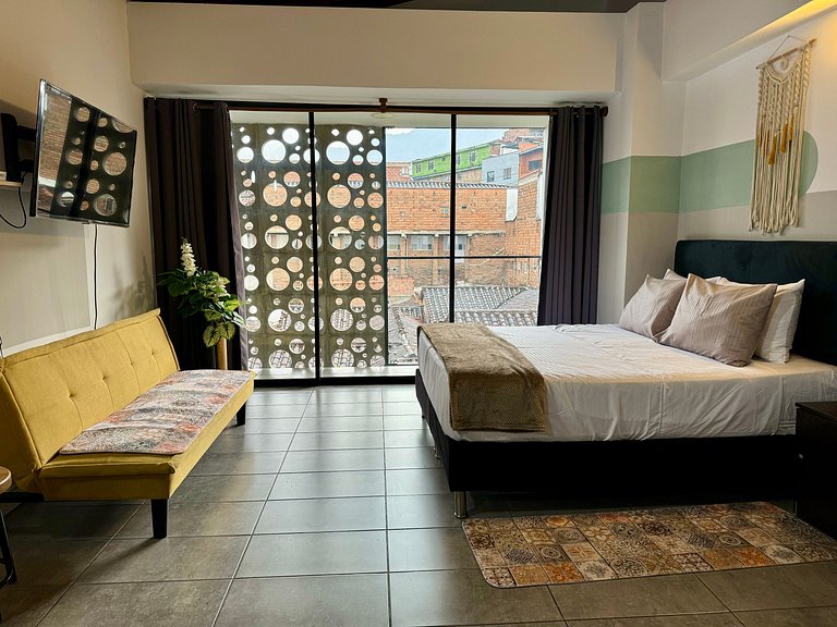 Cómodo y central loft con balcón