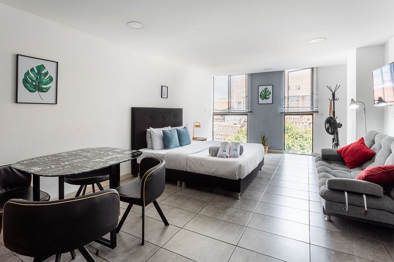 En el centro de Medellin / dos cuadras del Tranvía