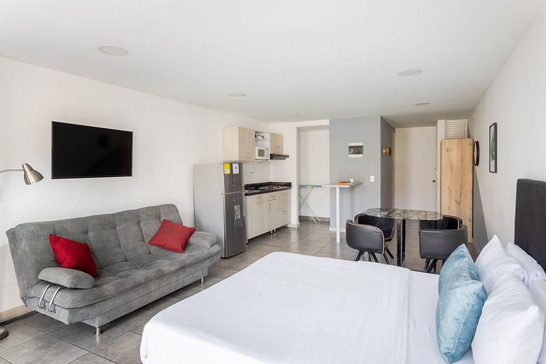 En el centro de Medellin / dos cuadras del Tranvía