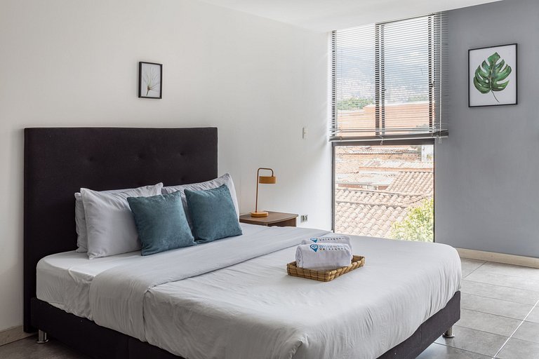 En el centro de Medellin / dos cuadras del Tranvía