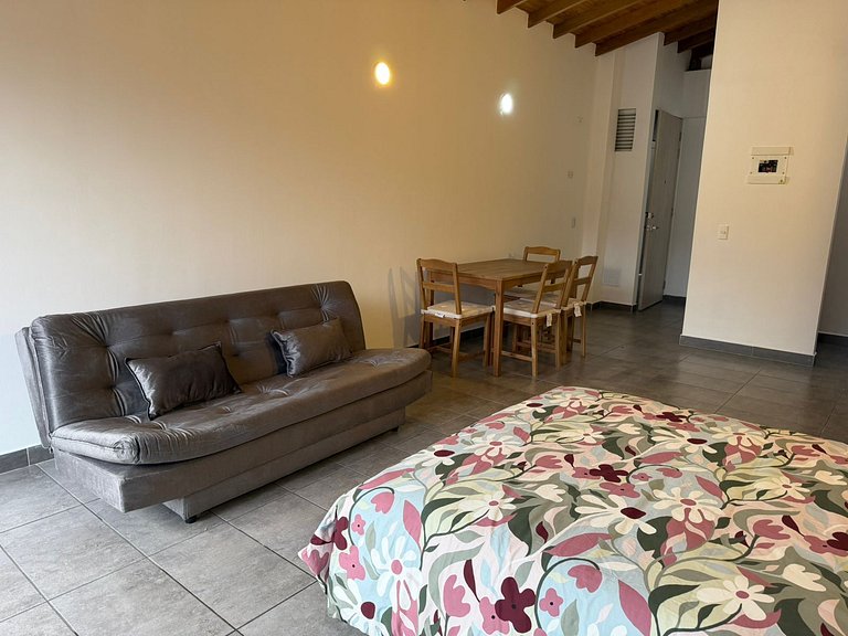 Loft con balcón en el centro de Medellin