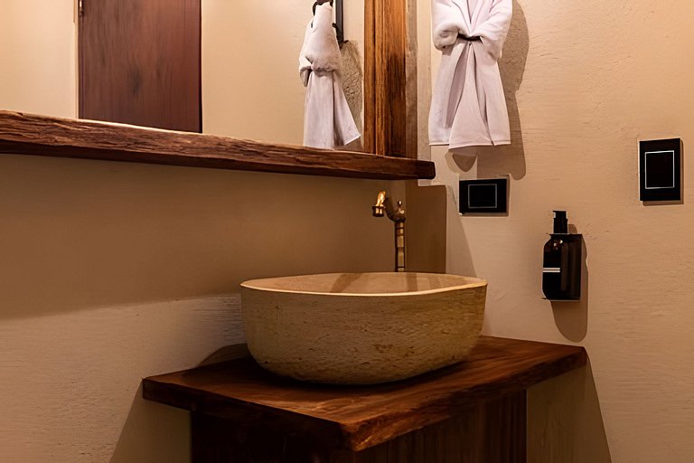 Cómoda suite colonial entre helechos y pinos