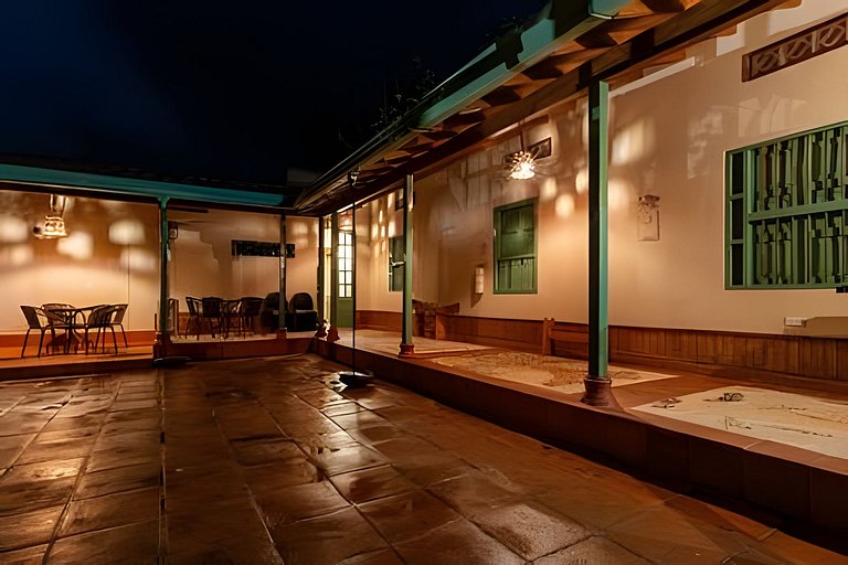 Cómoda suite colonial entre helechos y pinos