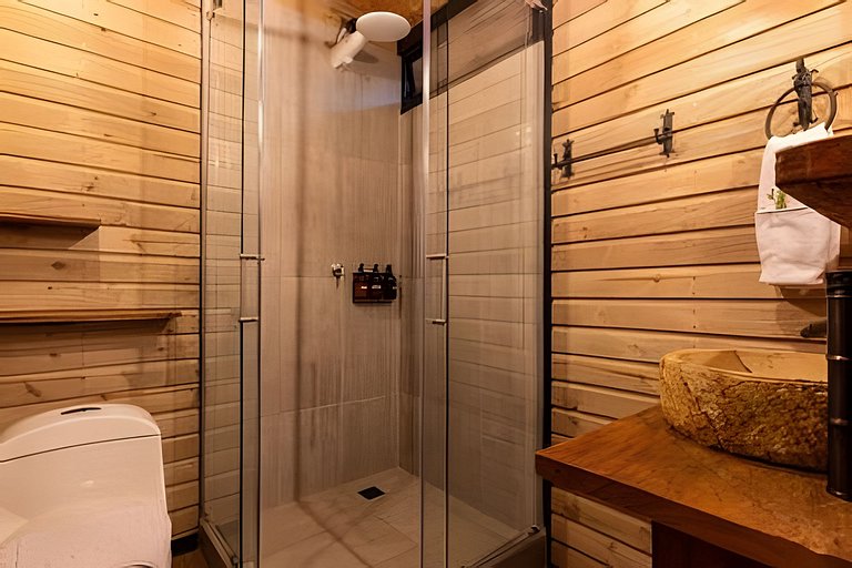 Cabaña elevada en el bosque | Jacuzzi | Represa