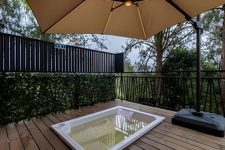 Cabaña elevada en el bosque | Jacuzzi | Represa