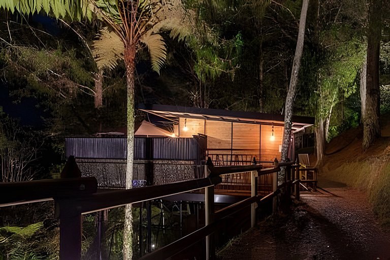 Cabaña elevada en el bosque | Jacuzzi | Represa