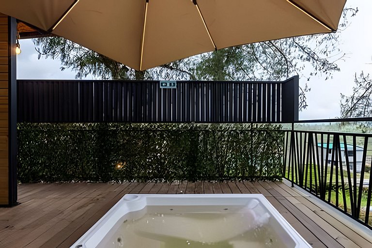 Cabaña elevada en el bosque | Jacuzzi | Represa