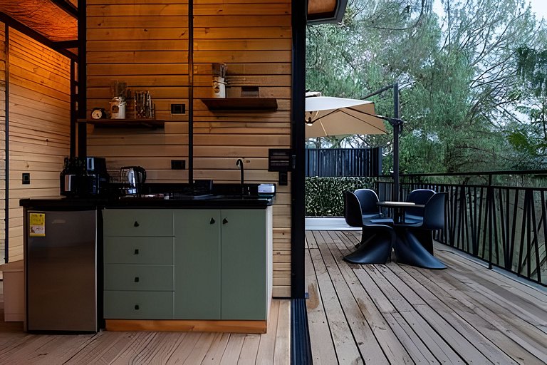 Cabaña en el bosque con jacuzzi y vista al embalse