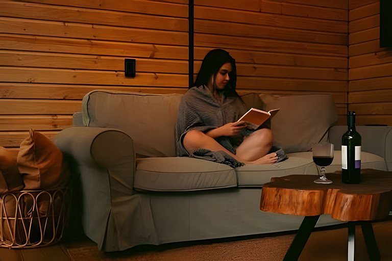 Cabaña en el bosque con jacuzzi y vista al embalse