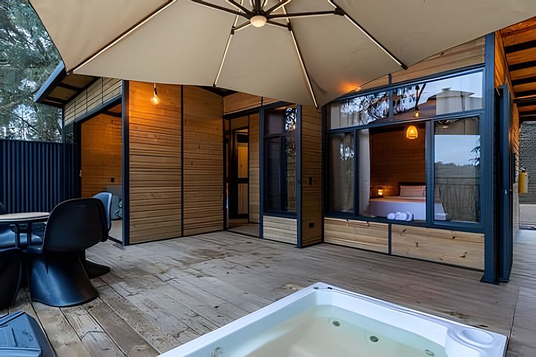 Cabaña en el bosque con jacuzzi y vista al embalse