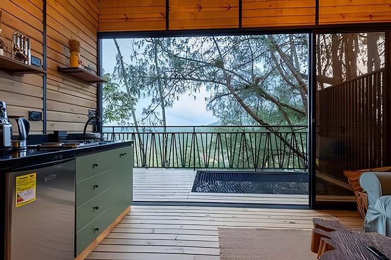 Cabaña en el bosque con jacuzzi y vista al embalse