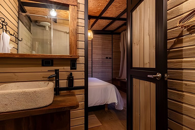 Cabaña en el bosque con jacuzzi y vista al embalse