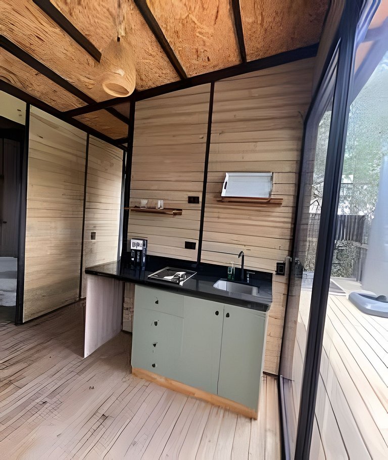 Cabaña en el bosque con jacuzzi y vista al embalse