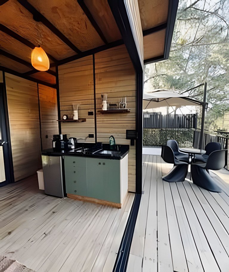 Cabaña en el bosque con jacuzzi y vista al embalse