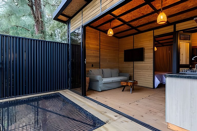 Cabaña en el bosque con jacuzzi y vista al embalse