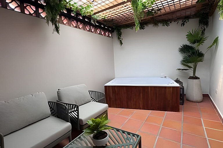 Luxury loft with jacuzzi and Smart TV